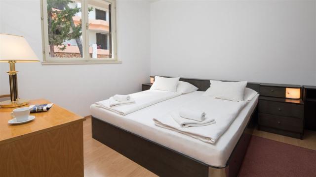dvě dvoulůžkové ložnice a denní místnost - typ APT. 4+2 **