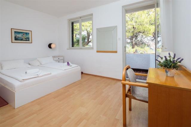 dvě dvoulůžkové ložnice a denní místnost - typ APT. 4+2 **