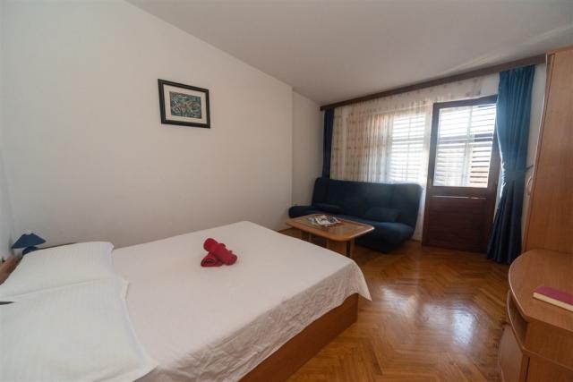 dvoulůžková ložnice a denní místnost - typ APT. 2+2 B