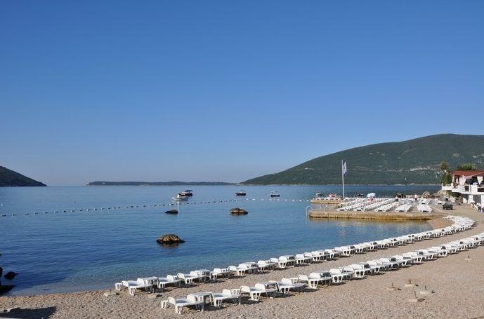 nedaleká pláž u Depandance PERLA, Herceg Novi - pláž