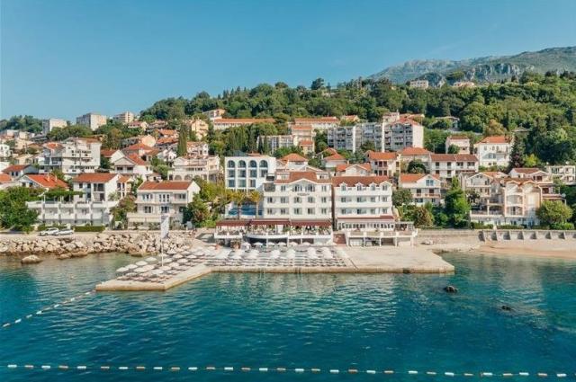 pohled na Hotel a Depandance PERLA, Herceg Novi