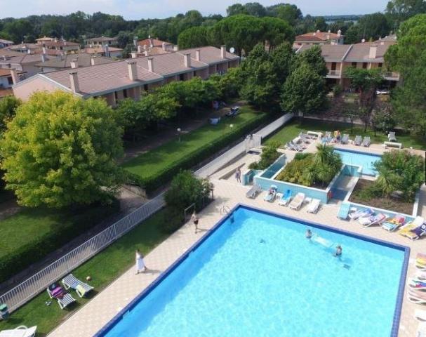 komplex apartmánů s bazénem