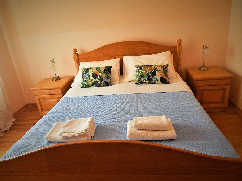 dvě dvoulůžkové ložnice a denní místnost - typ APT. 4(+1)