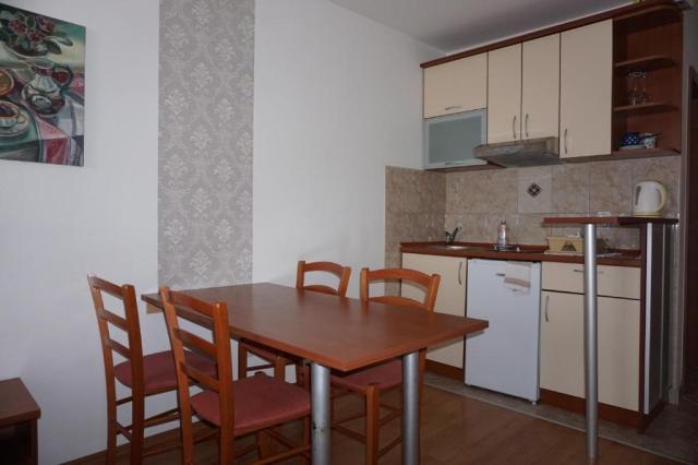 VILA LENA, Petrovac