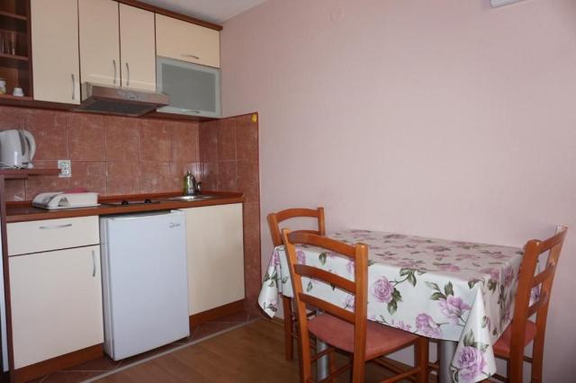 VILA LENA, Petrovac