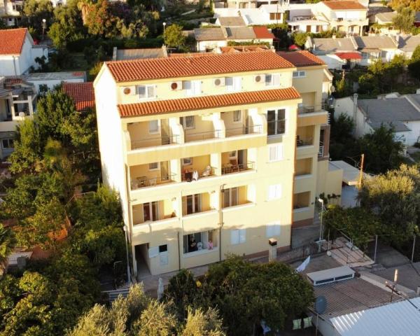 VILA LENA, Petrovac