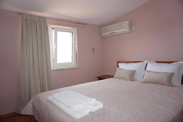 VILA LENA, Petrovac