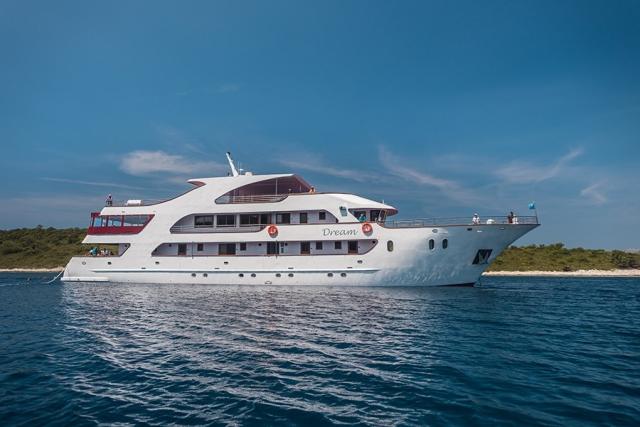 Moderní jachta PREMIUM SUPERIOR o délce cca 35-41 m s prostorno
