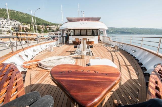 Moderní jachta PREMIUM SUPERIOR o délce cca 35-41 m s prostorno