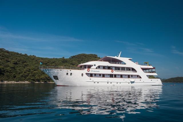 Moderní jachta PREMIUM SUPERIOR o délce cca 35-41 m s prostorno