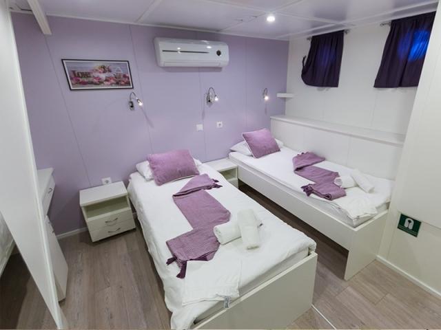 Moderní jachta PREMIUM SUPERIOR o délce cca 35-41 m s prostorno