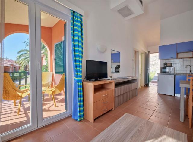 dvoulůžková ložnice a denní místnost - typ APT. B2+2 B