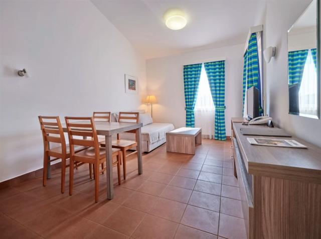 dvoulůžková ložnice a denní místnost - typ APT. B2+2 B