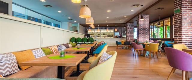 All-inclusive Marina Bar