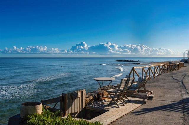 Almare Beach