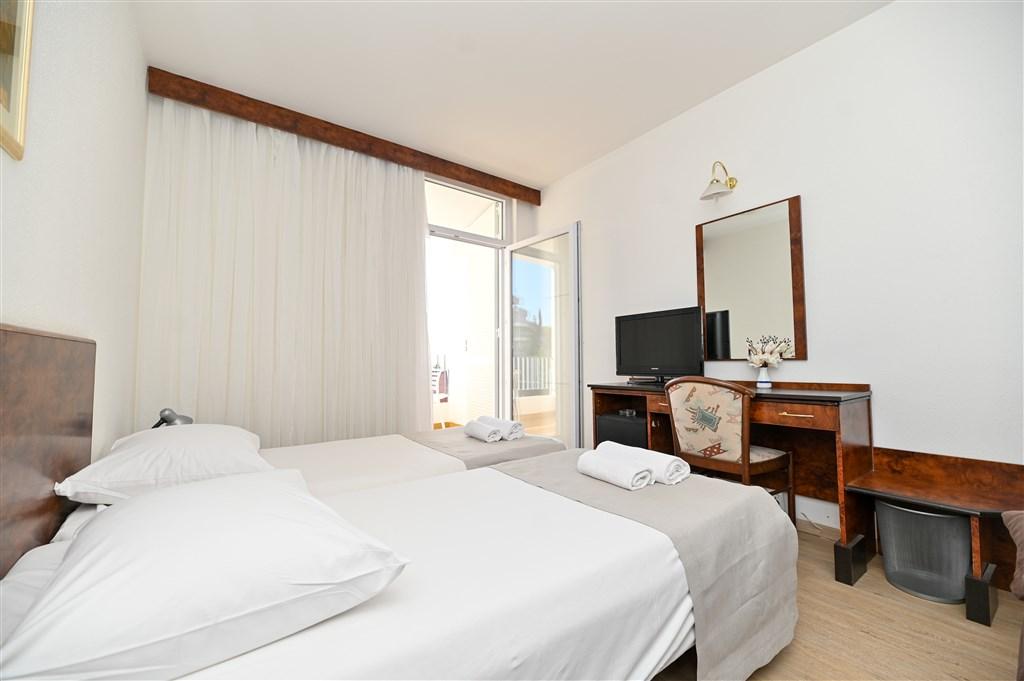 Trogir-Seget Donji-Hotel Medena-pokoj 2+1 BM-3*-18m2