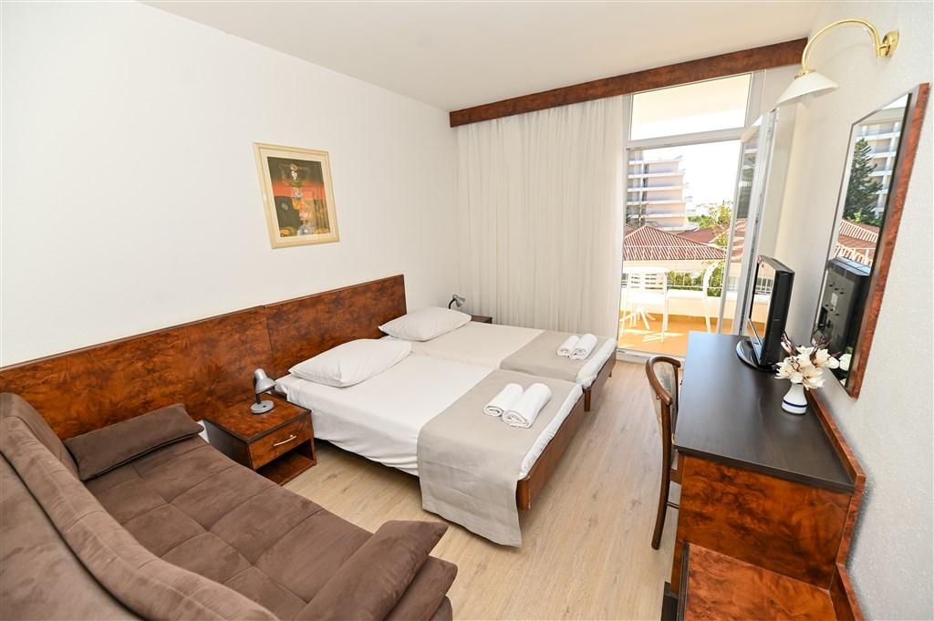 Trogir-Seget Donji-Hotel Medena-pokoj 2+1 BM-3*-18m2