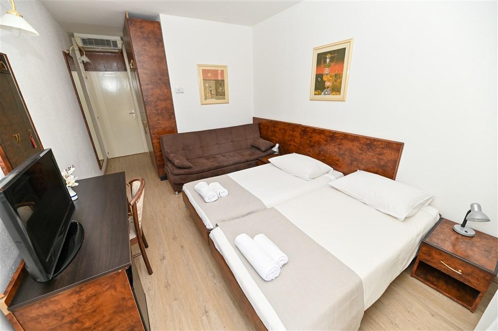 Trogir-Seget Donji-Hotel Medena-pokoj 2+1 BM-3*-18m2
