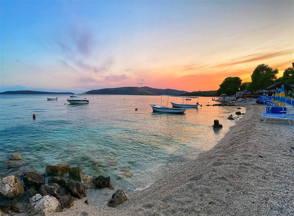 Hotel MEDENA, Trogir - Seget Donji - pláž