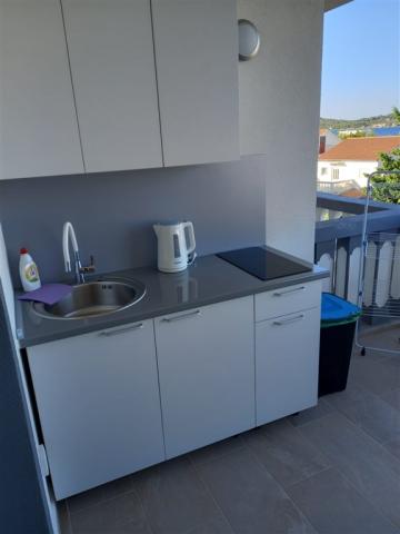 dvě dvoulůžkové ložnice (manželská postel + jednolůžko; patrová