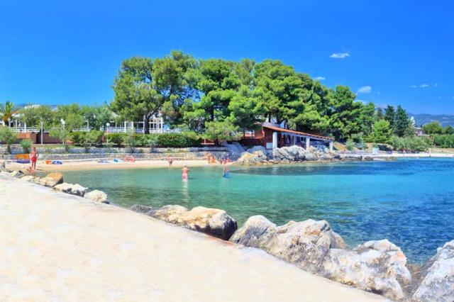 Resort RESNIK, Kaštel Štafilič - pláž