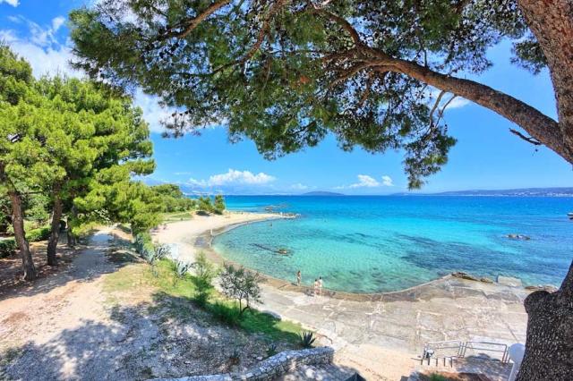 Resort RESNIK, Kaštel Štafilič - pláž