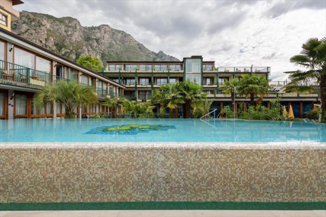 201_12_PISCINA.JPG