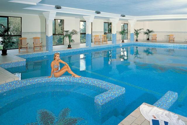 PISCINACOPERTA-INDOORPOOL-HALLENBAD.JPG