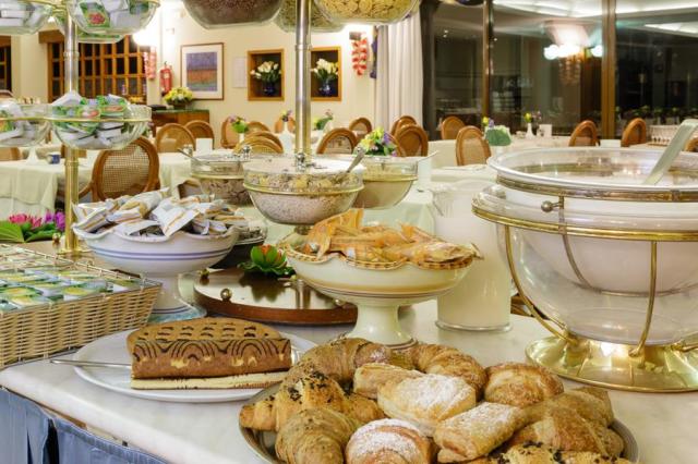 DETTAGLIOBUFFETCOLAZIONE.JPG