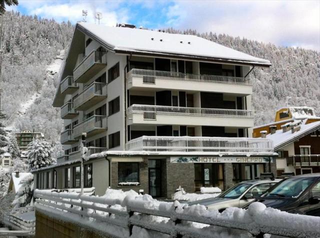HOTEL GINEPRO.JPG