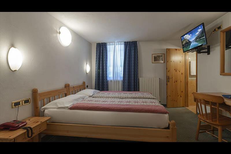 CAMERA-STANDARD-ALPEN-VILLAGE-221.JPG