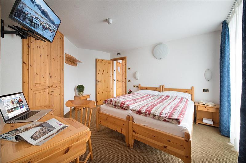 HOTEL-ALPEN-VILLAGE-LIVIGNO-CAMERA-STANDARD-1.JPG