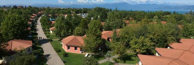 CRP1920X650-SF-BUNGALOW.JPG