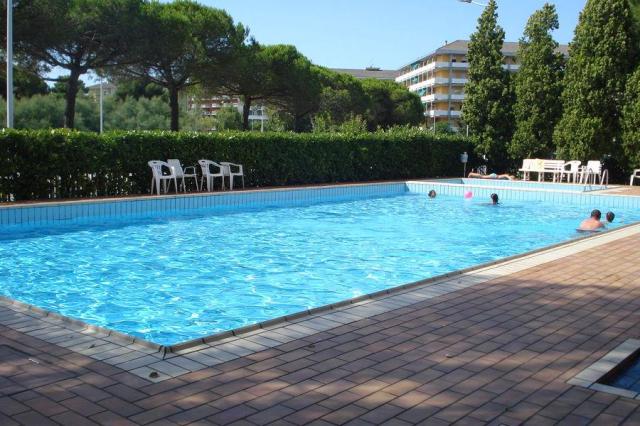 PISCINA-GHIRL-3-DO-KATALOGU-ANO.JPG