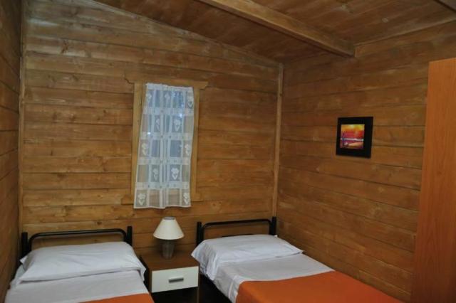 BUNGALOWS-4POSTI7.JPG