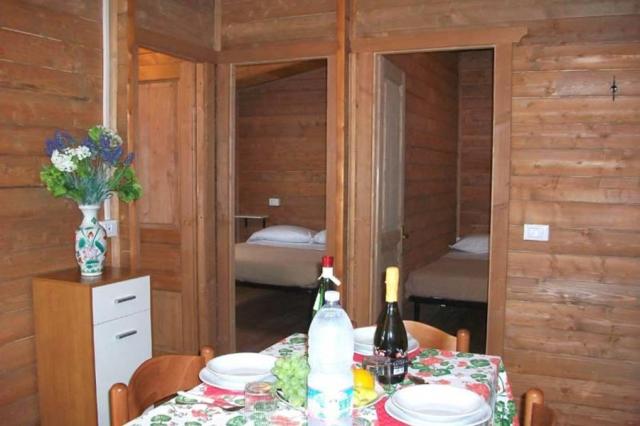 BUNGALOWS-4POSTI6.JPG