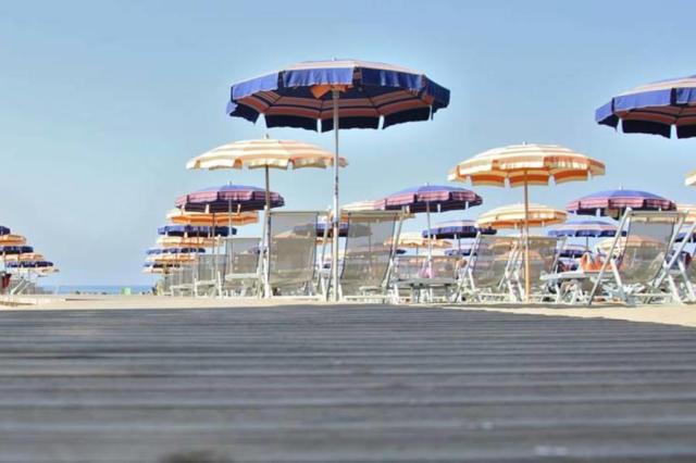 SPIAGGIA-CAMPING-ITALIA-MARINA-DI-MASSA3.JPG