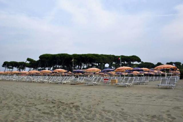 SPIAGGIA-CAMPING-ITALIA-MARINA-DI-MASSA7.JPG