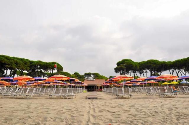 SPIAGGIA-CAMPING-ITALIA-MARINA-DI-MASSA.JPG