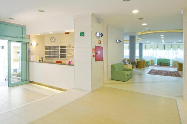 HALL-001.JPG