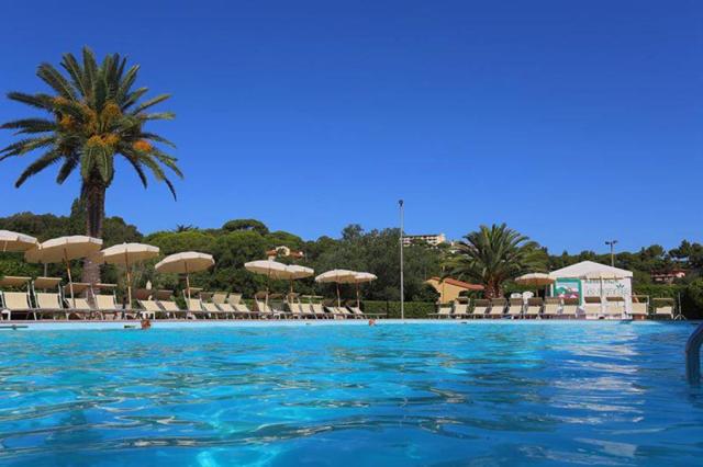 PISCINA2.JPG