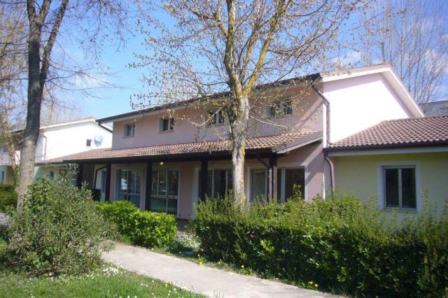 CHALET-M40-2-ESTERNO-GIARDINO.JPG