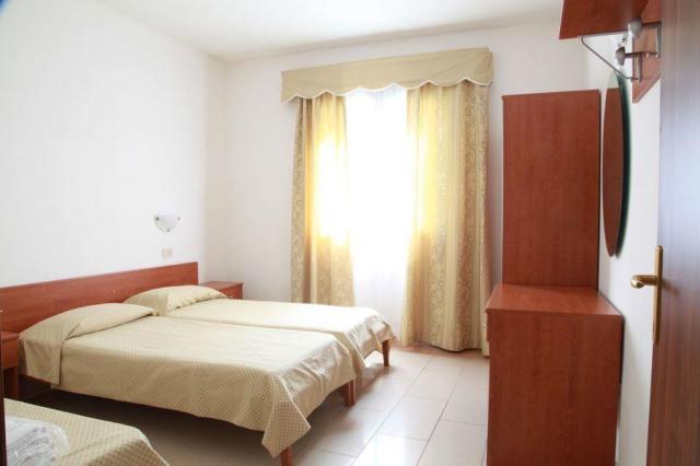 MIDI-CHALET-MAXIM-CAMERA-TRIPLA.JPG
