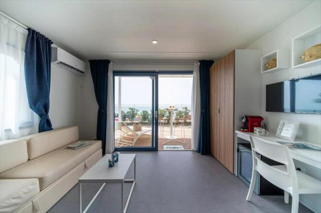 DELUXE_LODGE_SEA_VIEW_SUITE.JPG