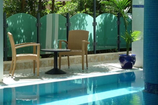 ESTERNO-PISCINA.JPG