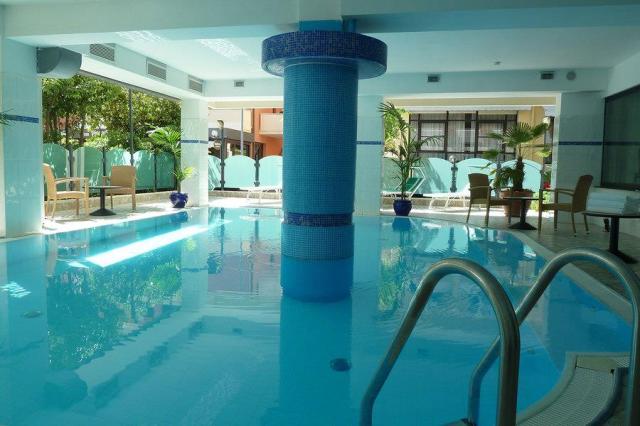 PISCINA-GAB.JPG