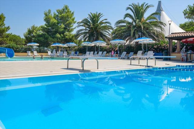 ORIZZONTEPISCINA1.JPG