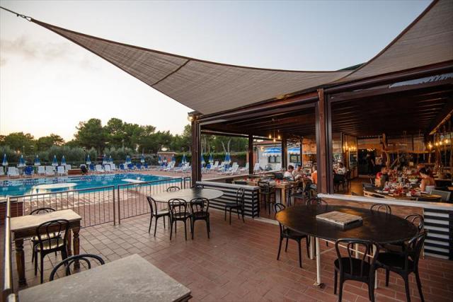 ORIZZONTEBARPISCINA1.JPG
