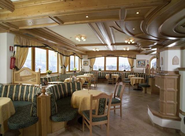 LAGORAI LOBBY BAR_37437813.JPG
