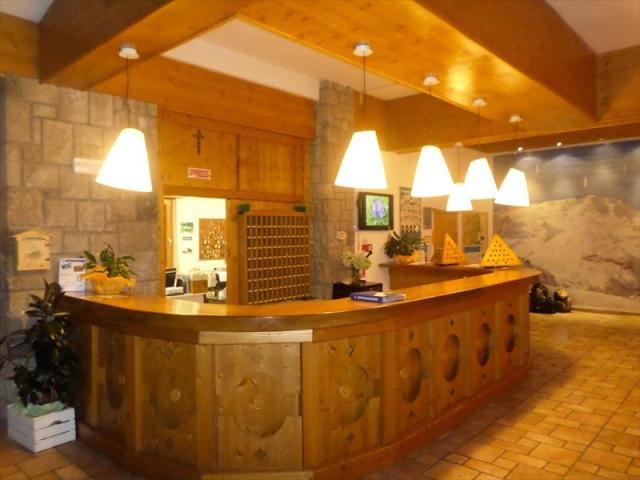 HOTEL-FALCADE-SAN-GIUSTO-RECEPTION.JPG
